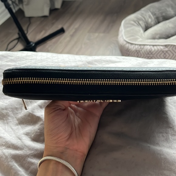 MICHAEL KORS CONTINENTAL WRISTLET - Picture 5 of 11